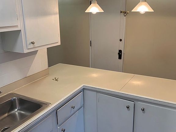 3rd image of 12231 Clifton Blvd #19