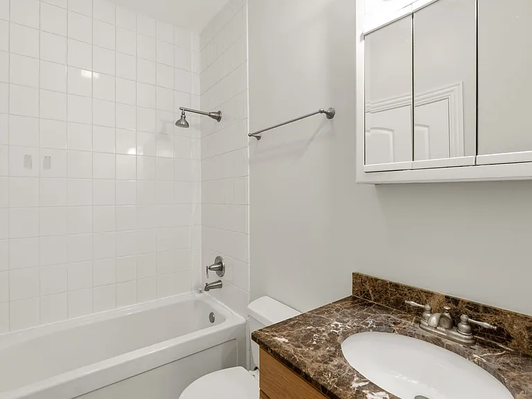 938 N Washtenaw Ave #G — Photo 12