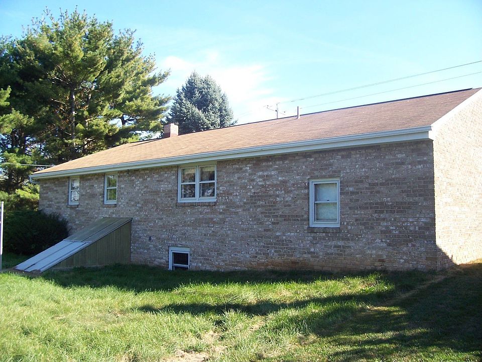 2nd image of 1034 High St