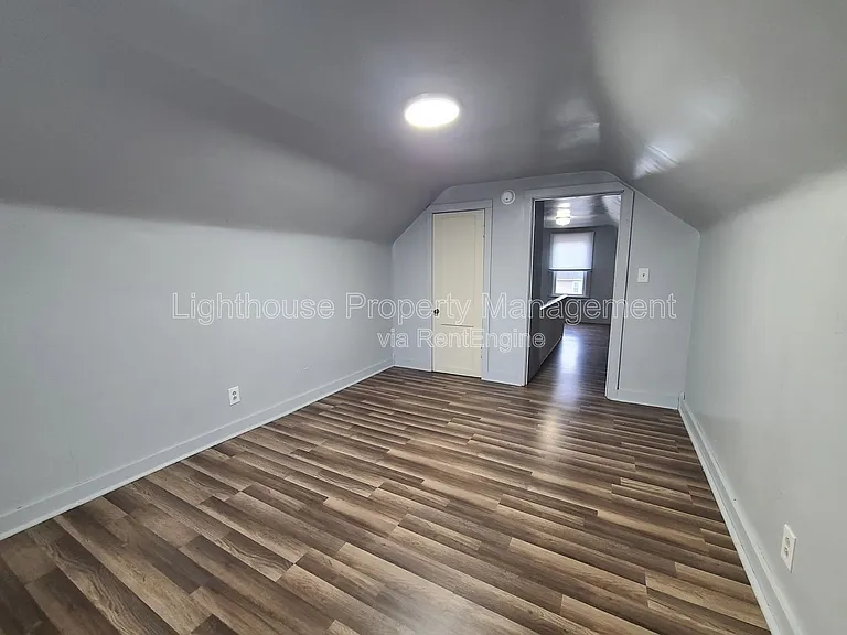 1387 Hurd Ave — Photo 15