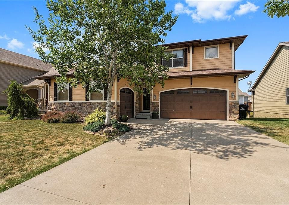 1st image of 155 NE Gracewood Dr