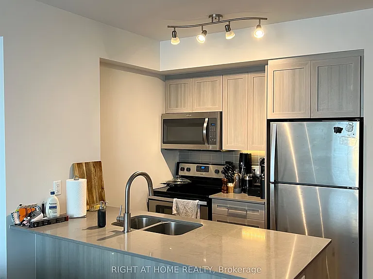 411 Mackay St #601 — Photo 6