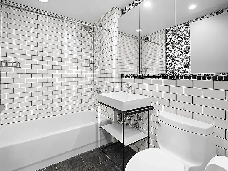516 W 47th St #S6A — Photo 7