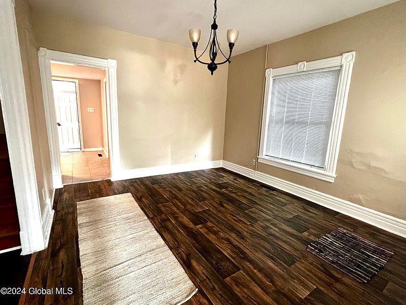 4th image of 6 Thompson Avenue