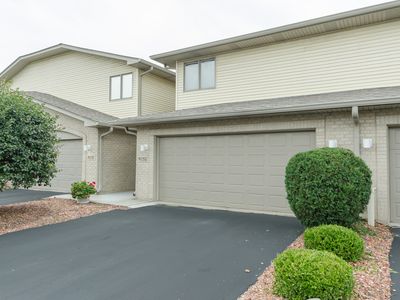 9035 W 111th St APT D, Palos Hills, IL, 60465
