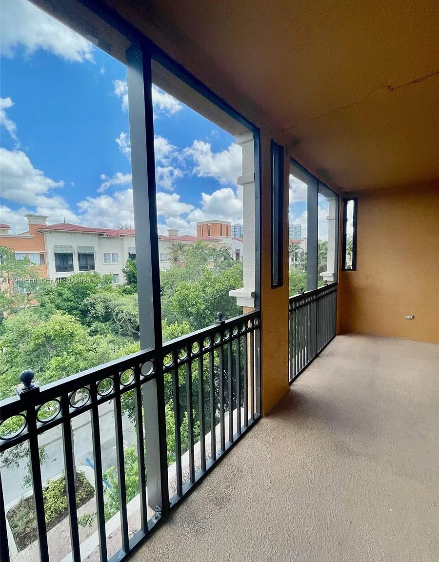 Villa Alhambra Condo — Photo 2
