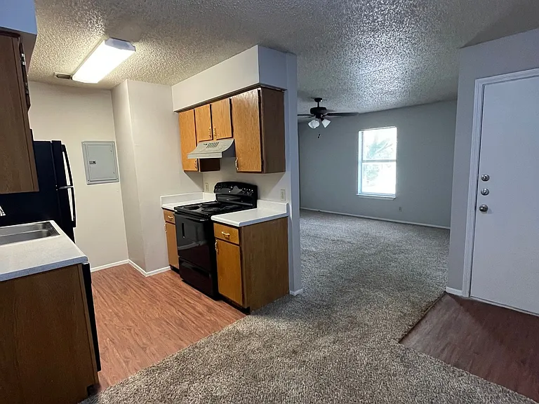 Bentwood Apartments — Photo 26