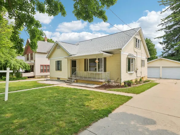 241 Jefferson St, Johnson Creek, WI 53038