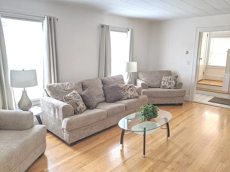 52 Clayton Ave — Photo 3