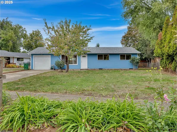 821 SW 14th St, Troutdale, OR 97060