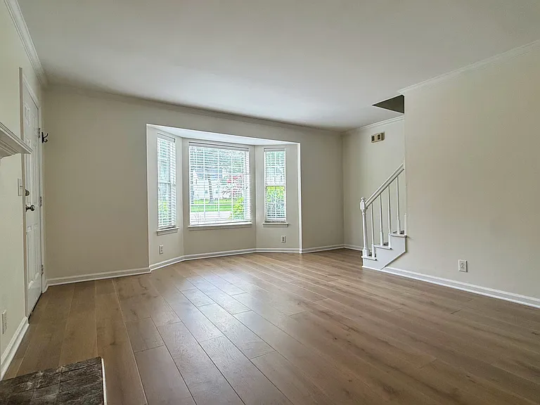 1221 Carriage Park Dr — Photo 6