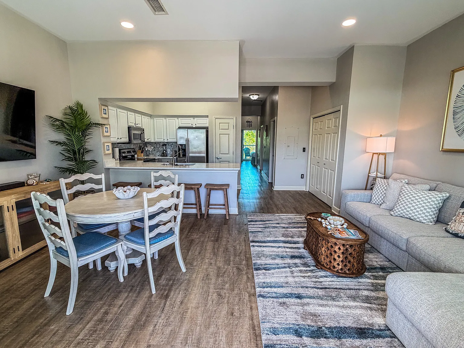 3 bed, 1.5 bath, 1000 sqft, $3,900 — Photo 2