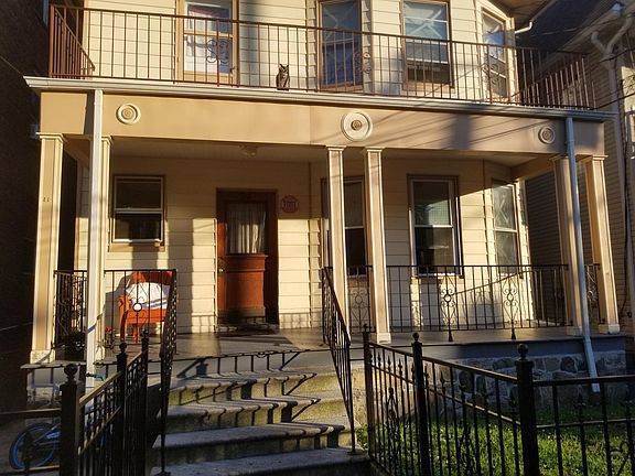 2nd image of 24 Loudoun St #3
