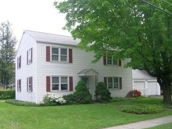 2 Henry St, Bethel, CT 06801