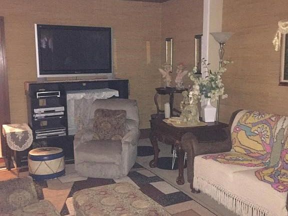 5th ave. family room