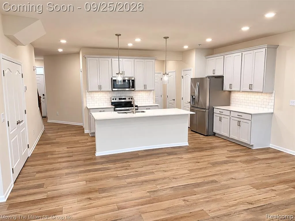 3 bed, 2.5 bath, 2083 sqft, $3,000 — Photo 3