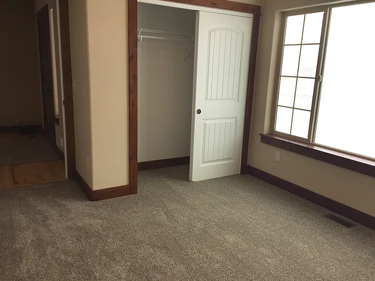 4431 Glenwood Dr — Photo 2