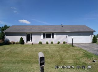 107 Windward Ln, Rochelle, IL 61068
