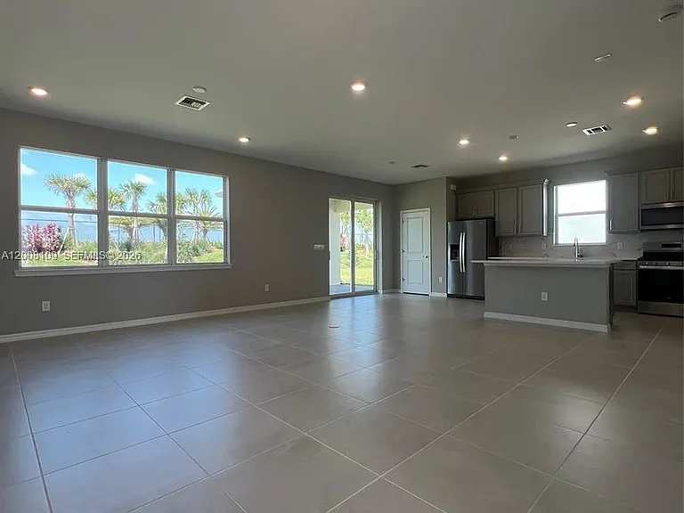 12222 SW Myrtle Oak Dr — Photo 4