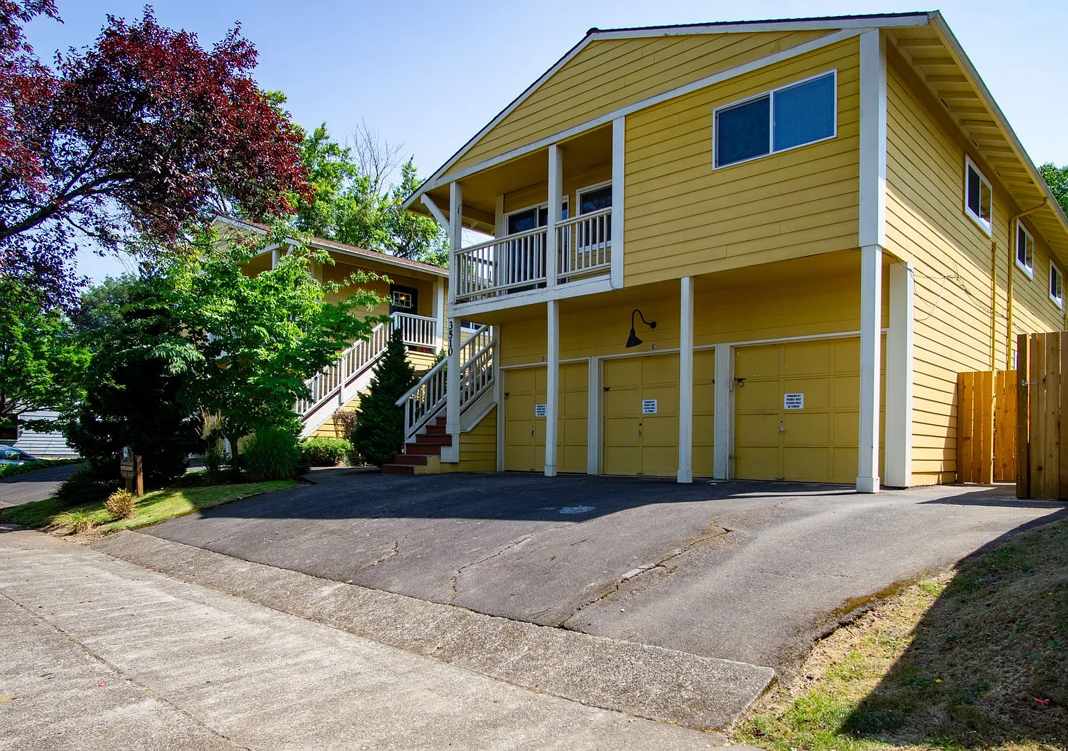 Charming 2-Bed Townhouse Ready Early October! — Photo 2
