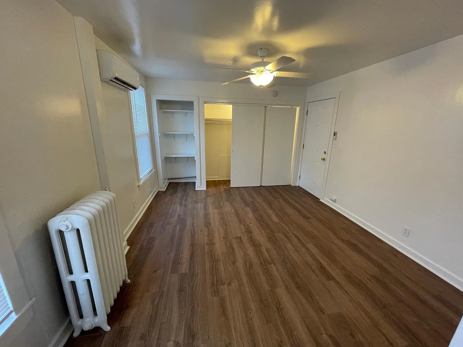 909 S College St — Photo 4