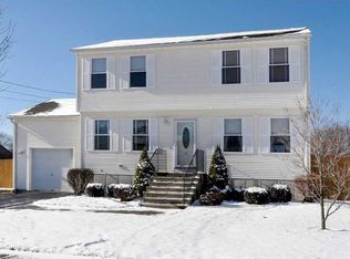 111 Laura Cir, Cranston, RI 02920