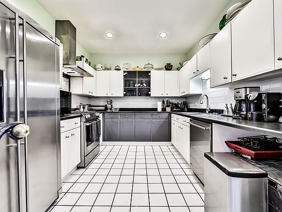 4th image of 1432 W Wrightwood Ave