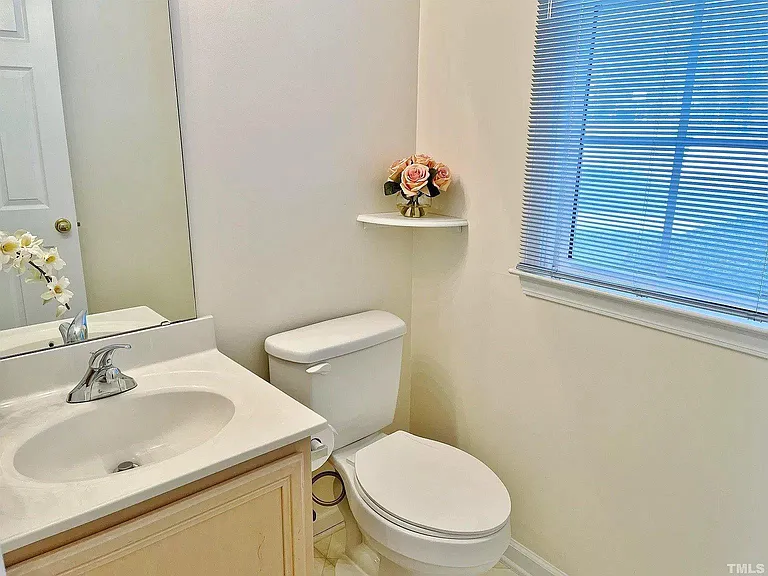 5653 Picnic Rock Ln — Photo 3