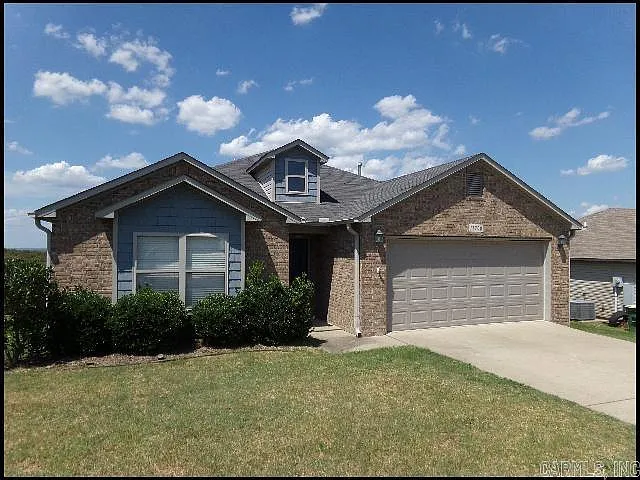 3 bed, 2.0 bath, 1375 sqft, $1,625 — Photo 2
