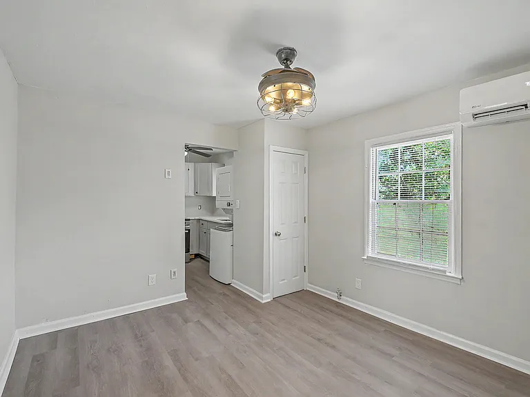 119 Drake St #D — Photo 12