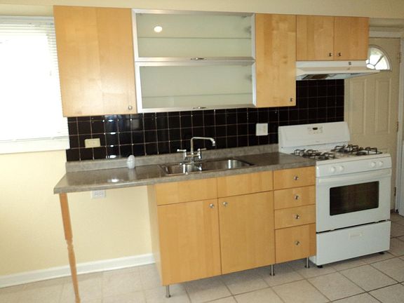 3rd image of 12610 S Elizabeth St