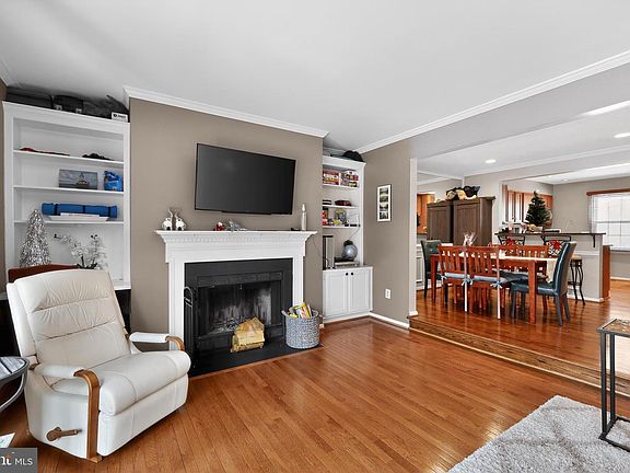 2nd image of 5868 Langton Dr