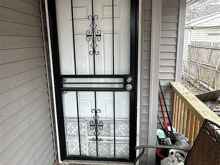 3856 W 23rd St — Photo 5
