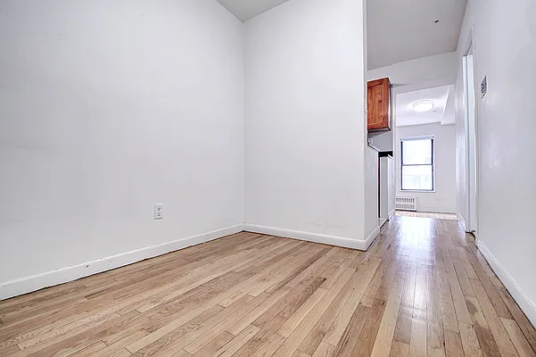 Rented by Urbane Brokerage | media 4