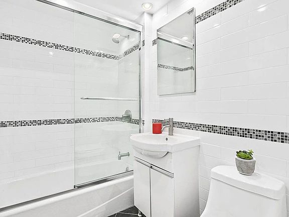 5th image of 161 W 16th St APT 15C
