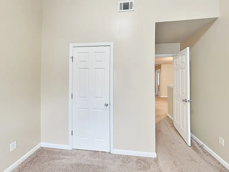 618 Maltese Dr — Photo 17