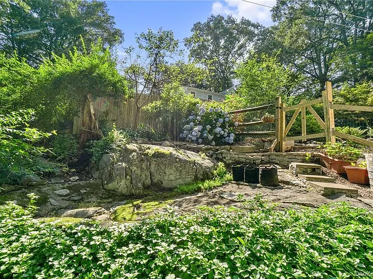 64 Pine Cliff Rd — Photo 31