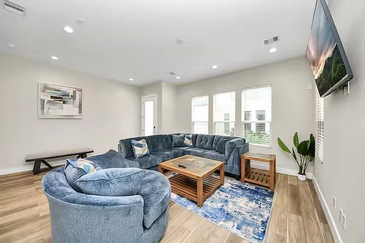 3 bed, 2.5 bath, 1953 sqft, $2,600 — Photo 4
