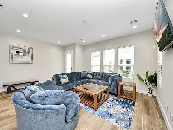 4th image of 5935 Beall St #B
