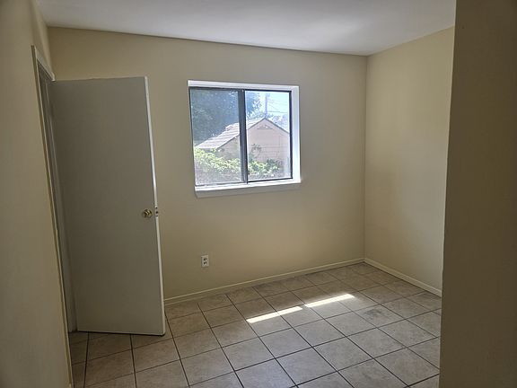 5th image of 153 Holland Ave #1