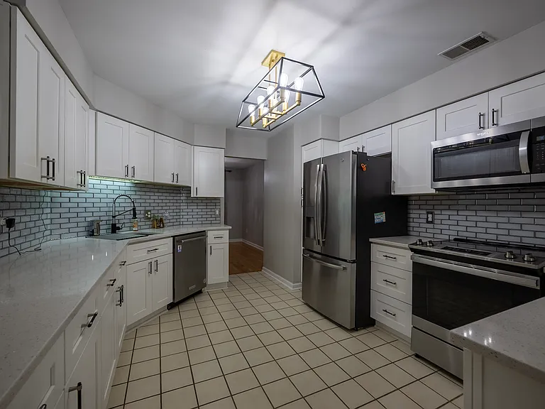 8031 Green Valley Ln — Photo 15