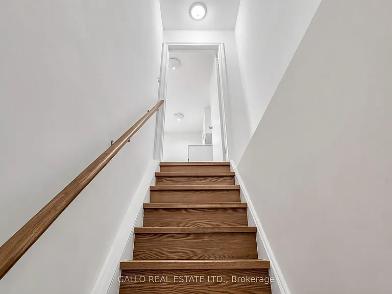 32 Elmvale Blvd — Photo 18