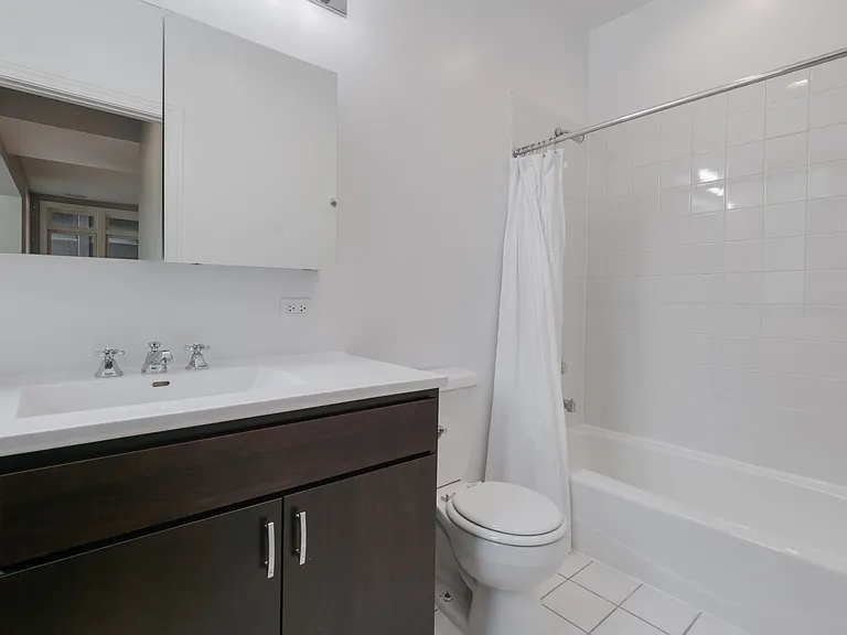 416 W Surf St #101 — Photo 15