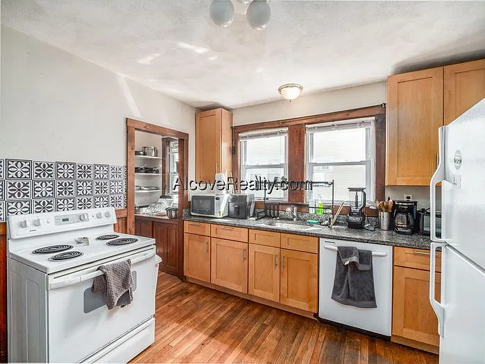 3 bed, 1.0 bath, $3,975 — Photo 3