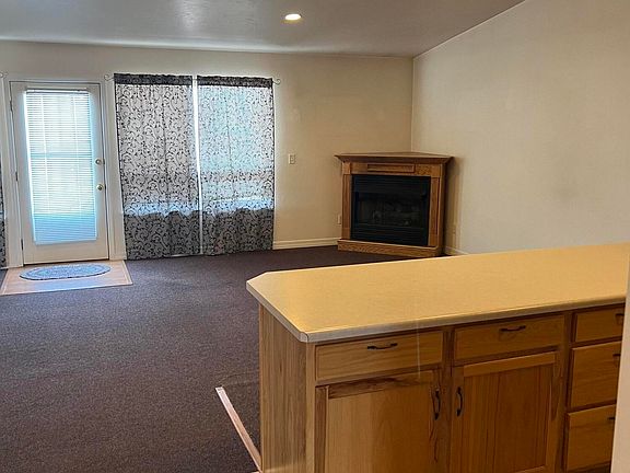 3rd image of 409 Budd Ave