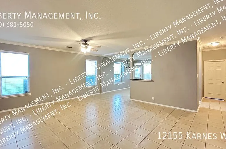 12155 Karnes Way — Photo 2