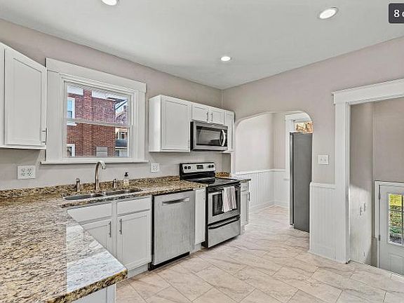 5th image of 756 S Grand Ave