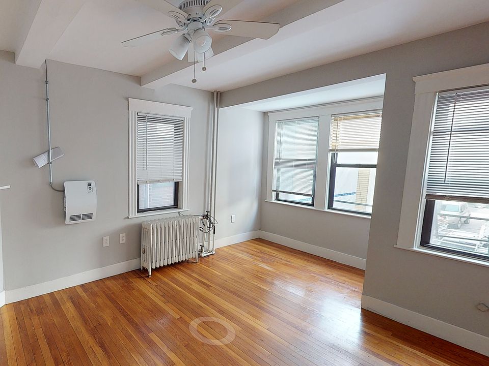 2nd image of 44 John F Kennedy St #10