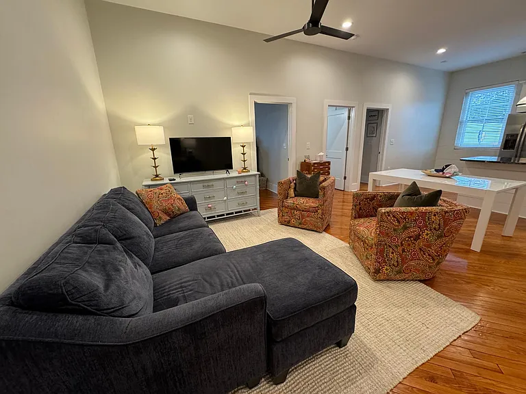2430 Emerald Pl — Photo 2