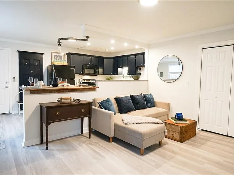 603 Thames St #1 — Photo 6